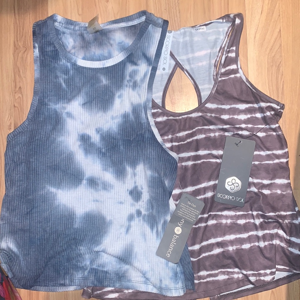 Bundle of 2 sports tanks size XS